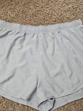 Nike Light Gray Women's Athletic Shorts 2X NWT